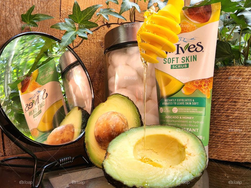 St. Ives soft skin scrub with avocado and honey product shot