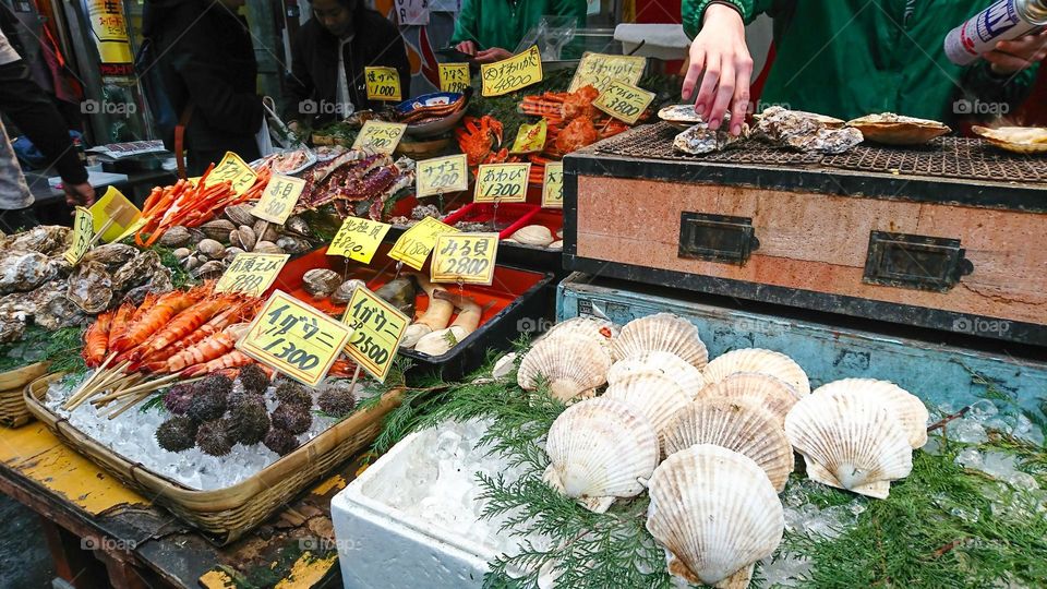 So many seafood in here.such as scallops and shrimp.