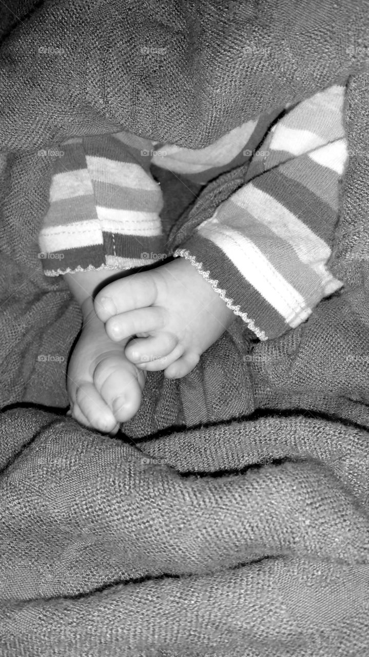 baby feet in black and white