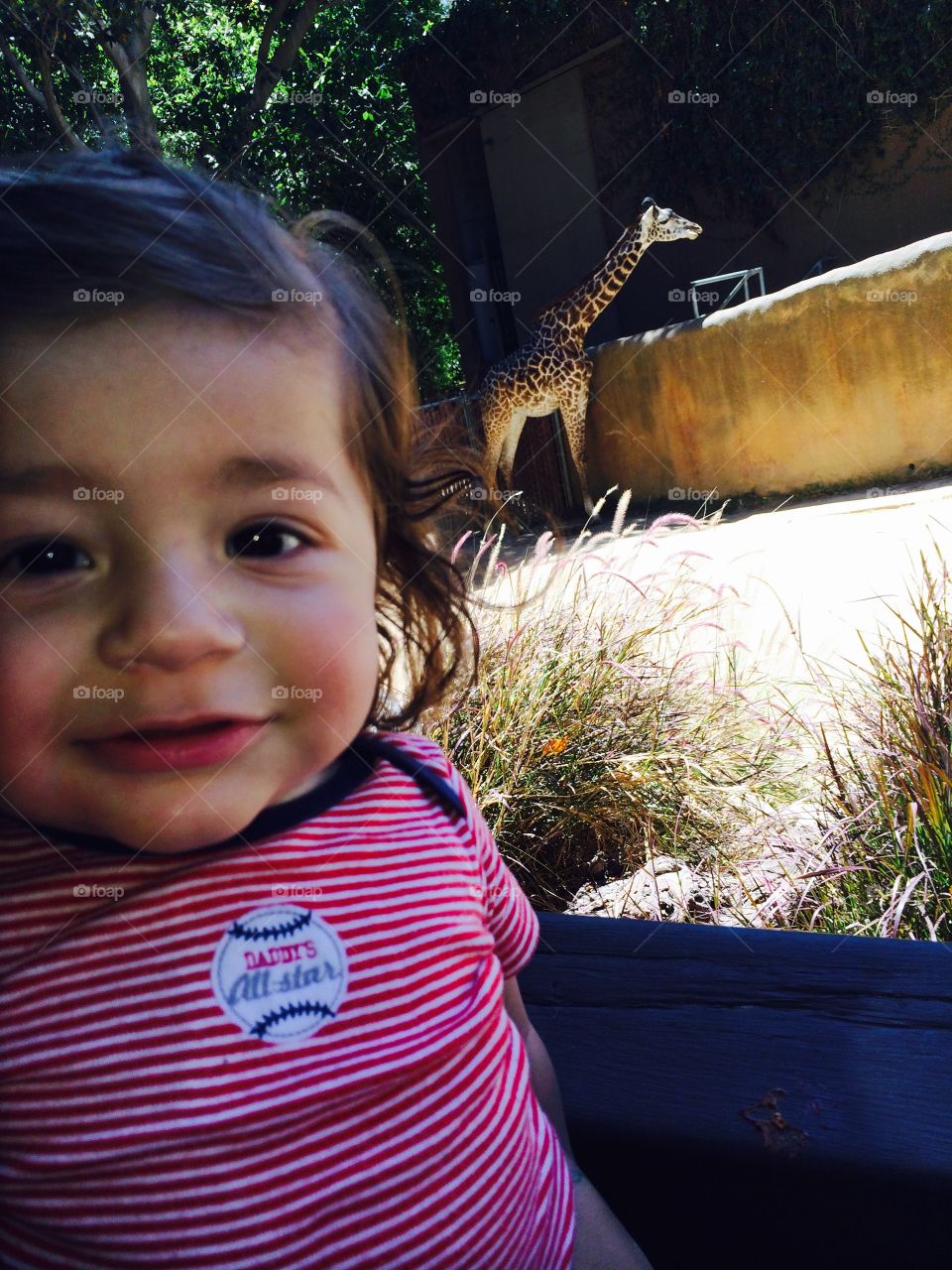 Zoo time. Smiling with giraffes 