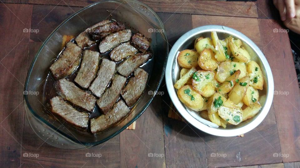Meat an potatoes  in owen