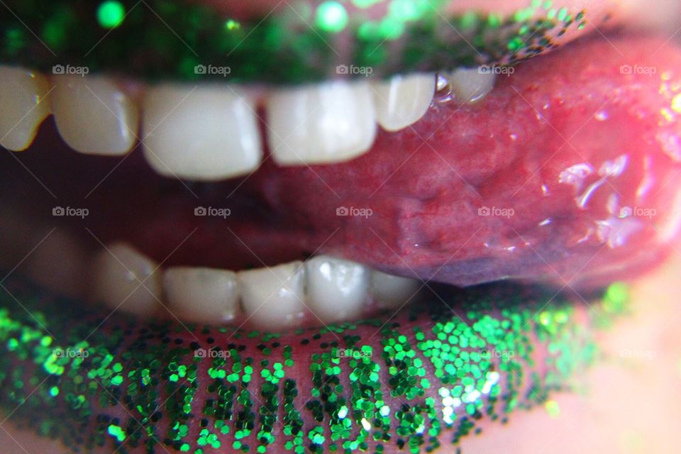 Green glitter smile