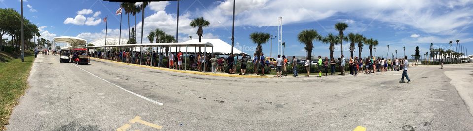 Very long line for survivor auditions