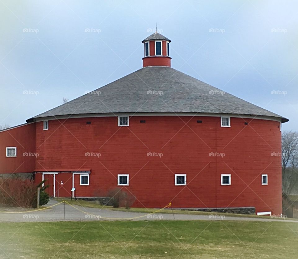 The Round Barn at Shelburne Museum, Shelburne, Vermont, USA. Historical building salvaged and restored in the grounds of this history museum.
