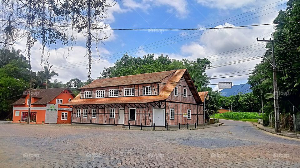 CONSTRUÇÃO RÚSTICA ANTIGA