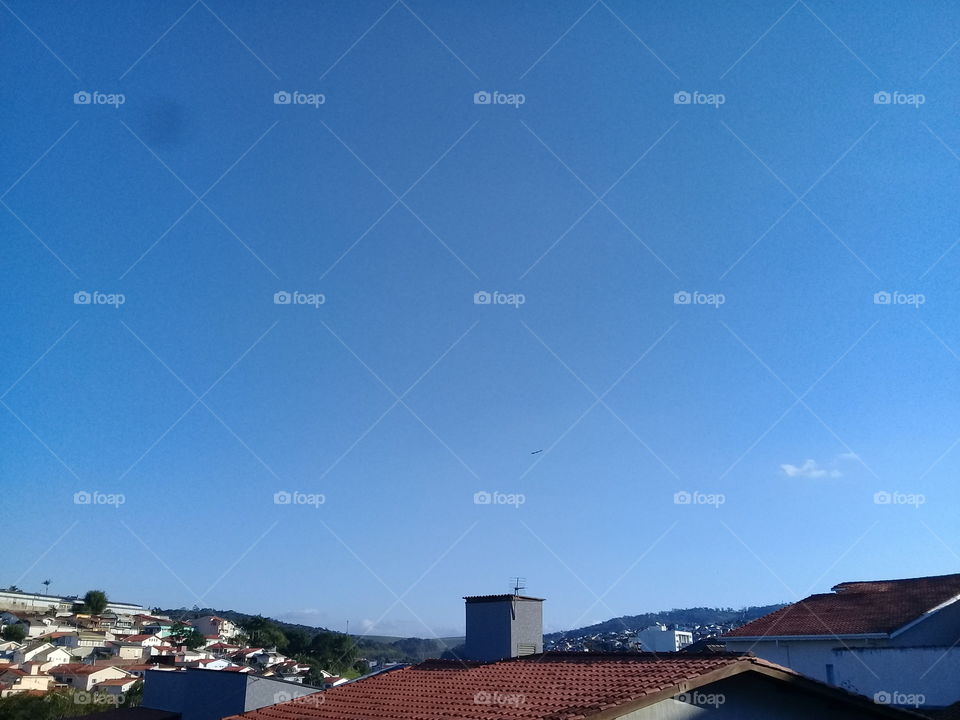 Céu azul anil muito bonito no Brasil. Viva a natureza e sua beleza!