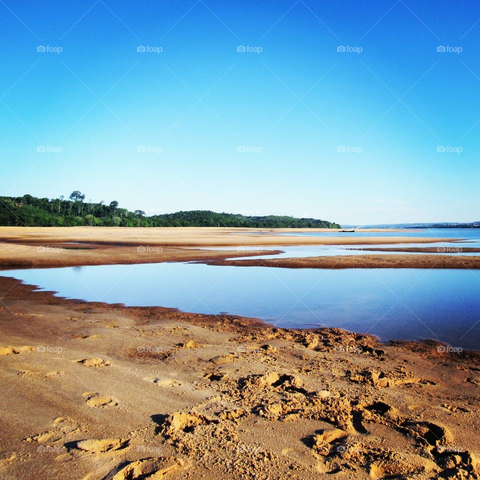 Praia das Criolas. Praia localizada junto à vila das Criolas próximo à cidade do Breu Branco no Pará (Brasil)....