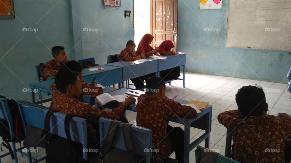 Elementary student learning activities in Aceh, Indonesia