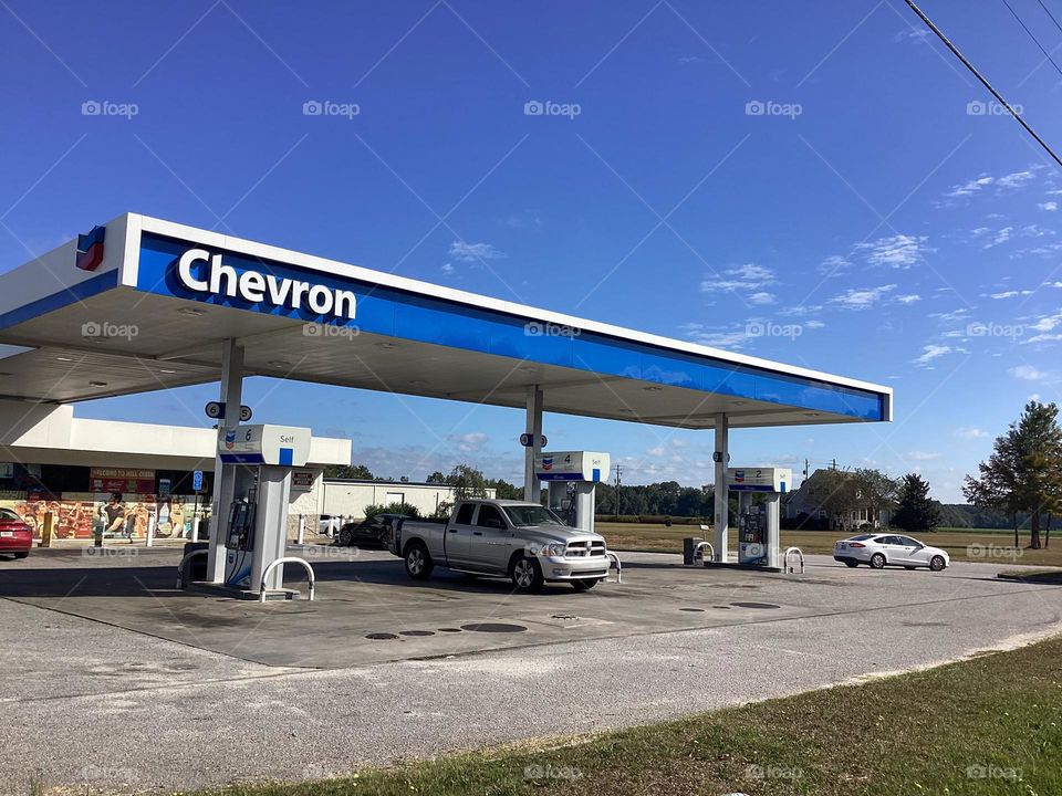 Gasolinera vieja en Usa precio de la gasolina? Es mejor no pensar …autos necesita gas para funcionar 