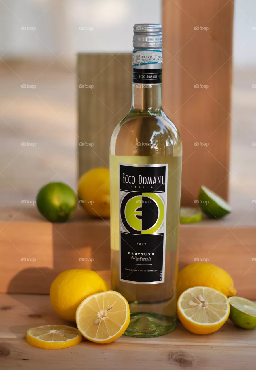 I love my wine with lemons on the side. Here’s a bottle of with Ecco Domani Italia’s Punot Grigio delle Venezie. A good and refreshing white wine suited for everyone and for “me” time.