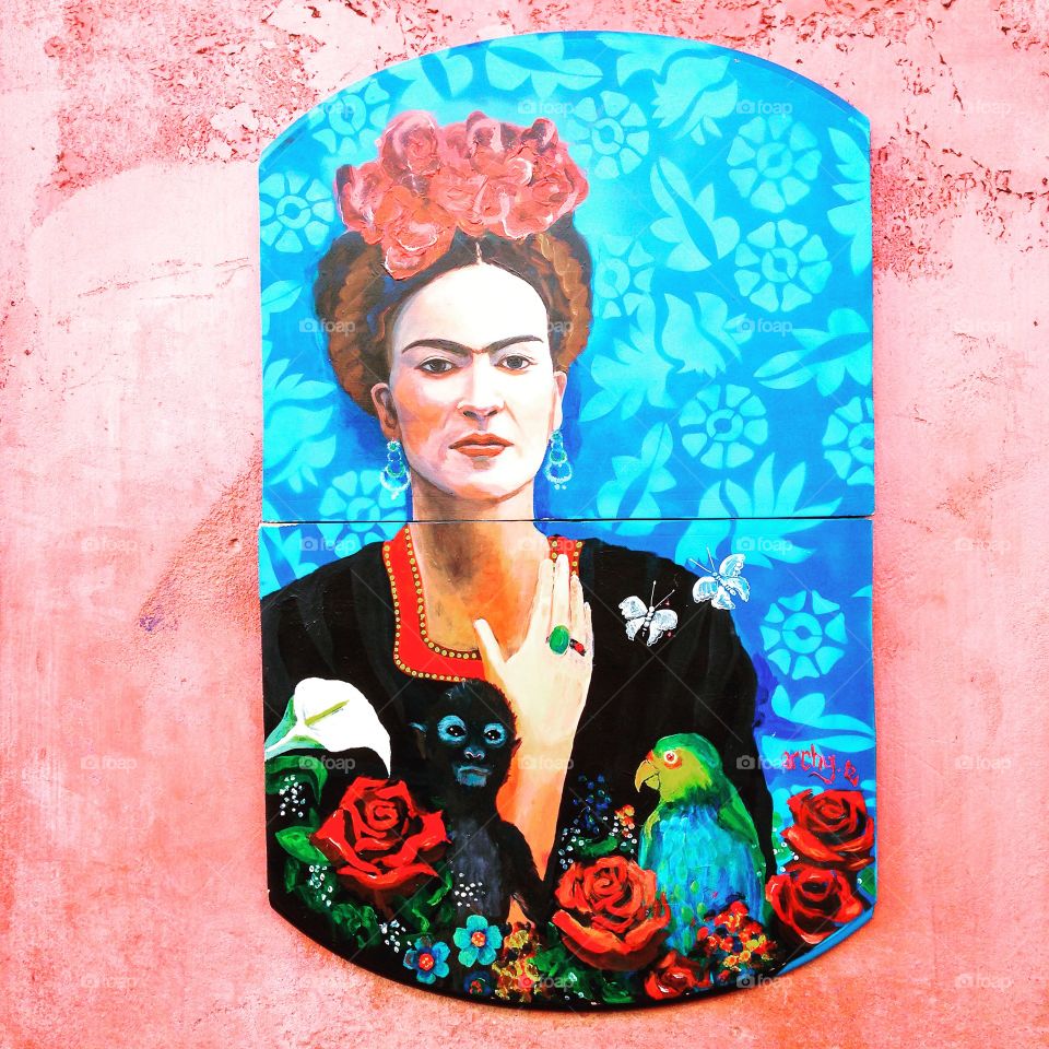 frida kahlo on the facade