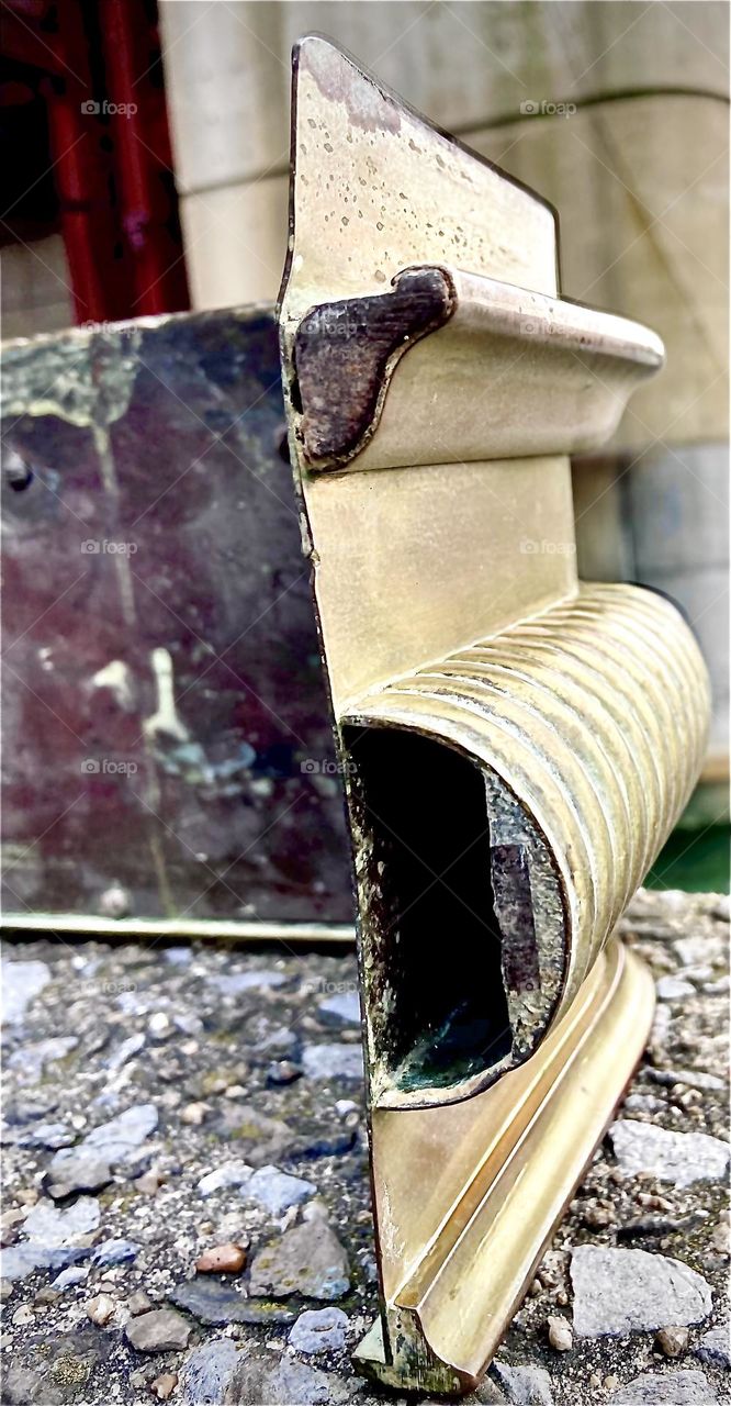 One last impression of the beautiful elegantly designed bronze fireplace fender, a staple of interior decorating in times long gone by. It weighs in at a respectable 40 to 50 pounds. 2022. Hypnotic Productions