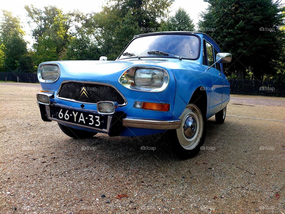 Old blue Citroën