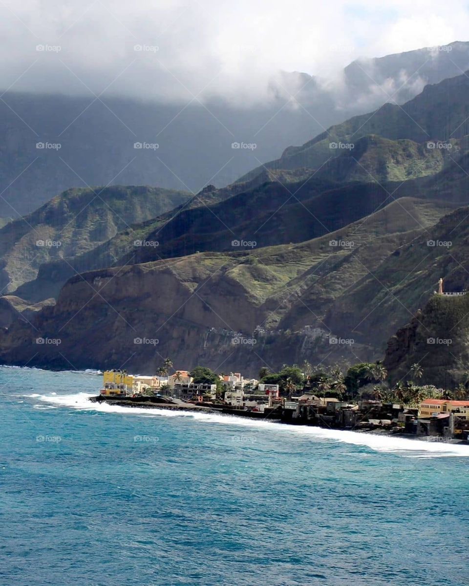 A very confortable sea side surrounded by mountains