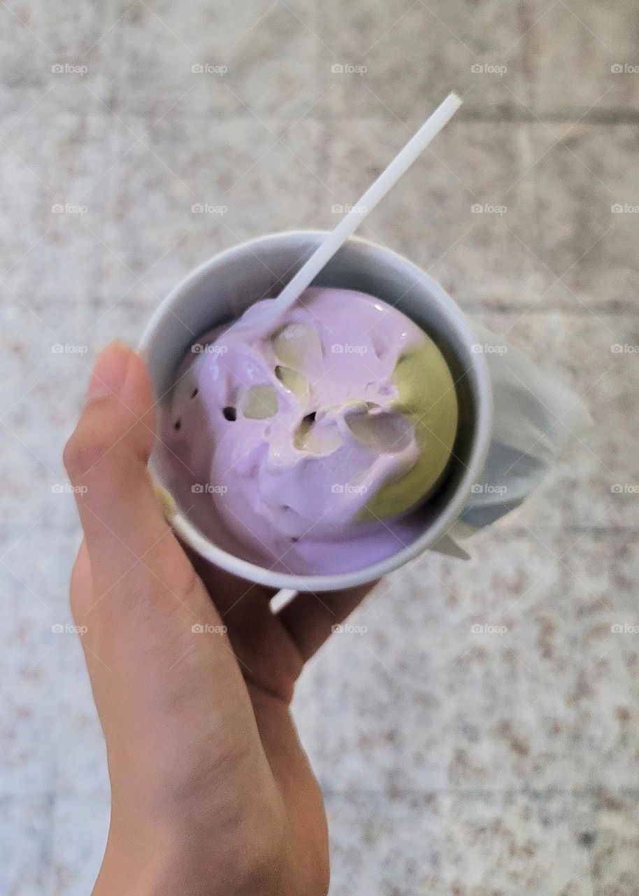 Lilac and light green two-color ice cream