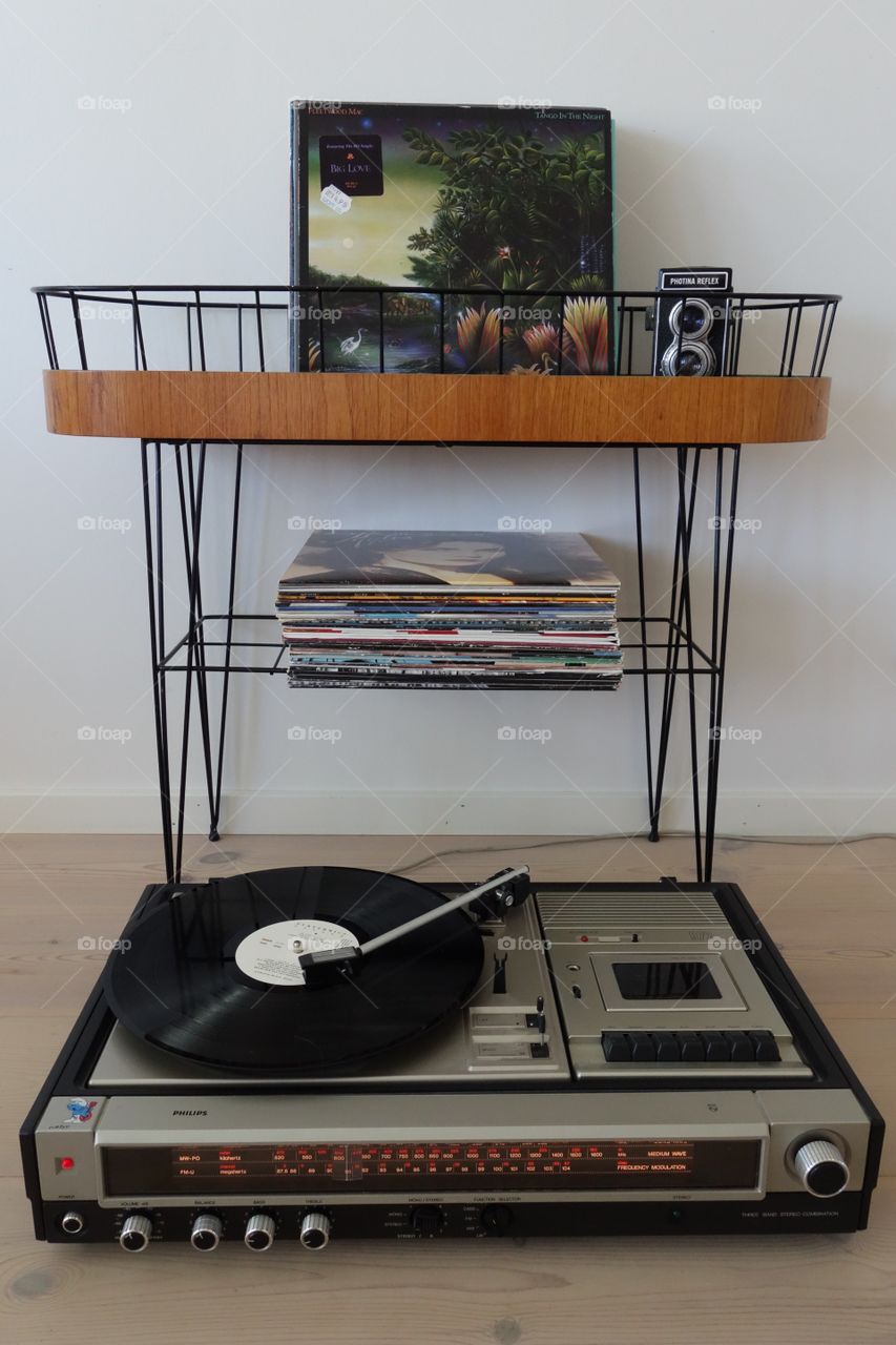 I still have my old record player and it works just as good today. The old flower furniture carries records instead of flower pots🎼