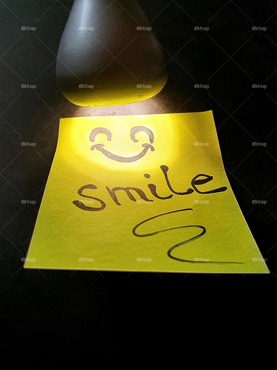 yellow sticky note casts shadow - smiley