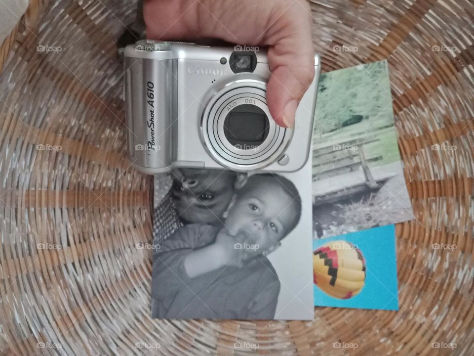 A câmera with some photos to select