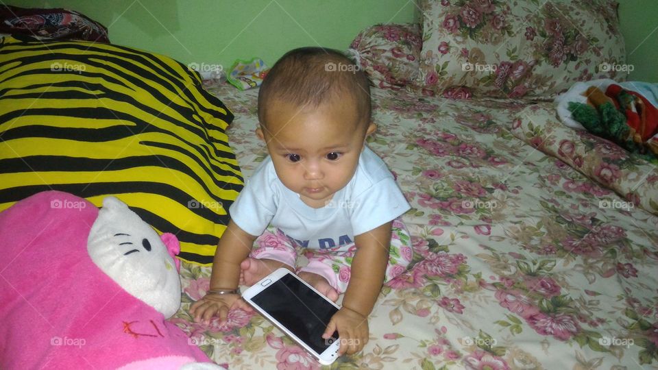baby and phone
