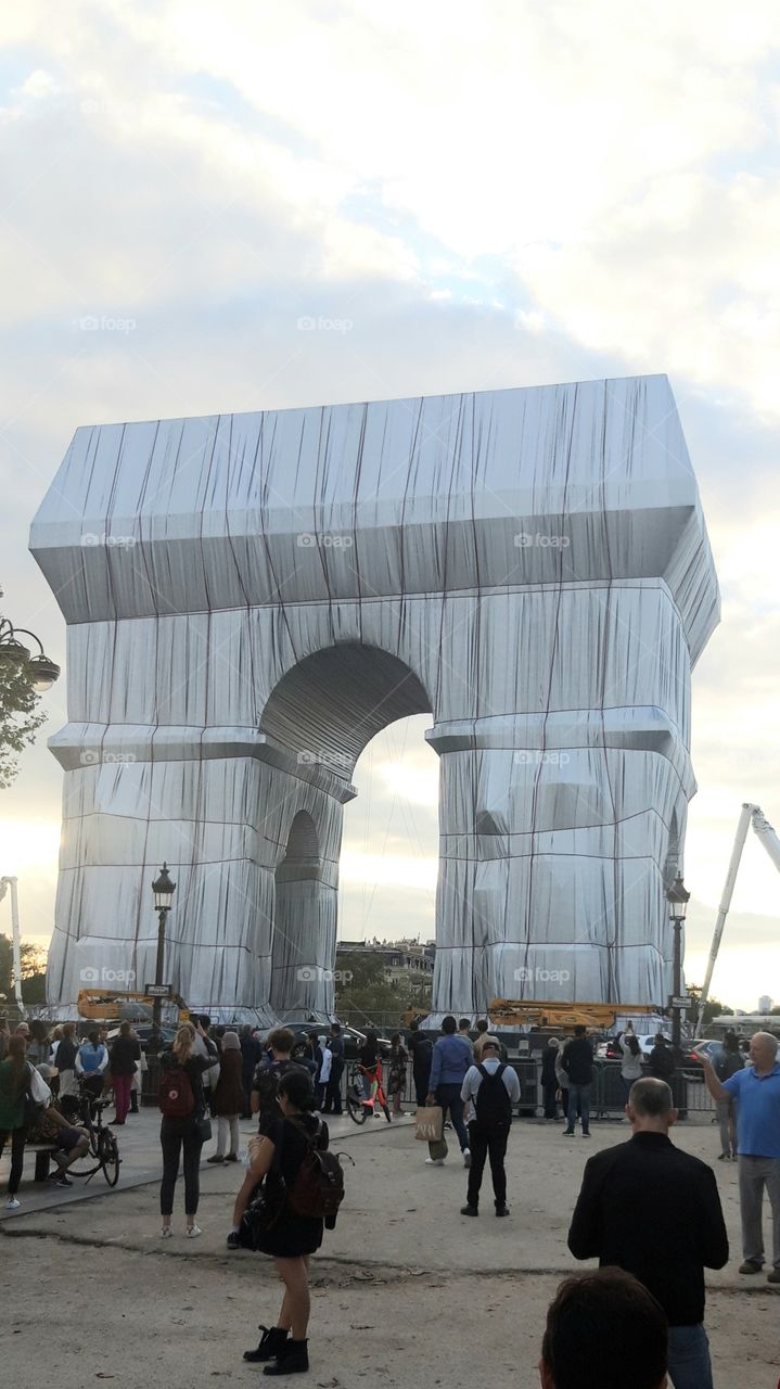 arc de triomphe by Christo