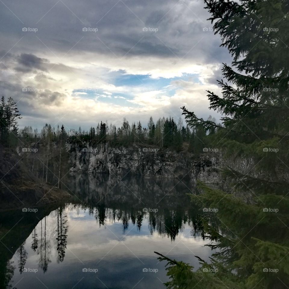 Горный каньон Рускеала в Карелии