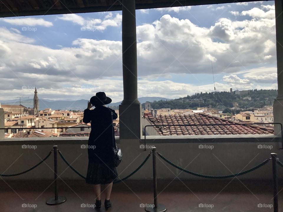 Sightseeing in Florence, u get to spend moments watching other people sight seeing! 