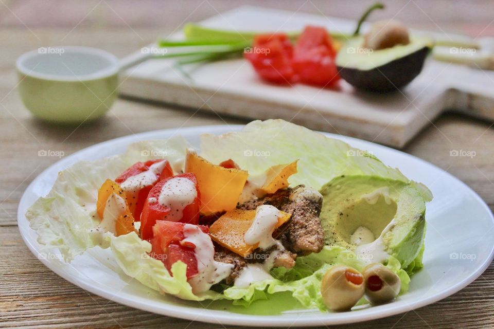 Lettuce wrap with grilled chicken, avocado, tomato, bell pepper, green onion, and creamy aioli sauce!