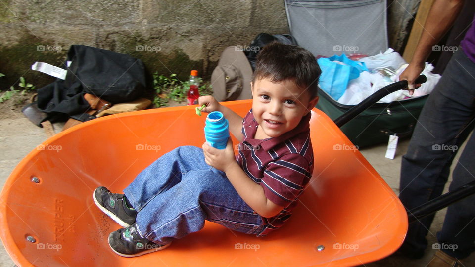 Bubbles in a wheelbarrow