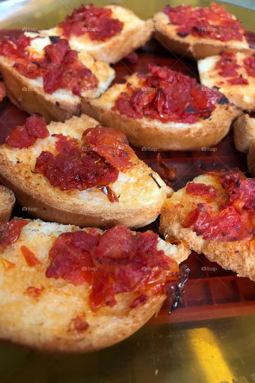 Golden toast with sun dried tomatoes