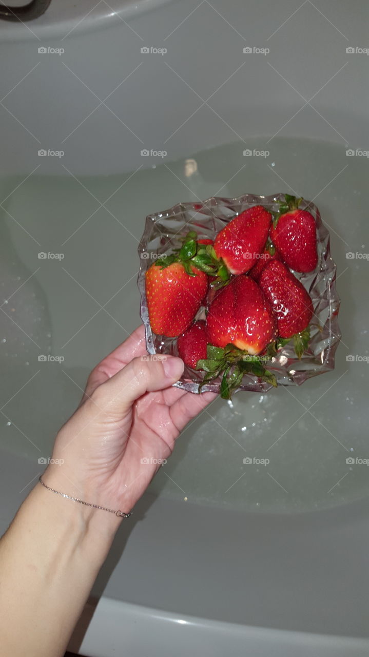 Romantic evening, dinner, champagne, strawberry, fruit, bath