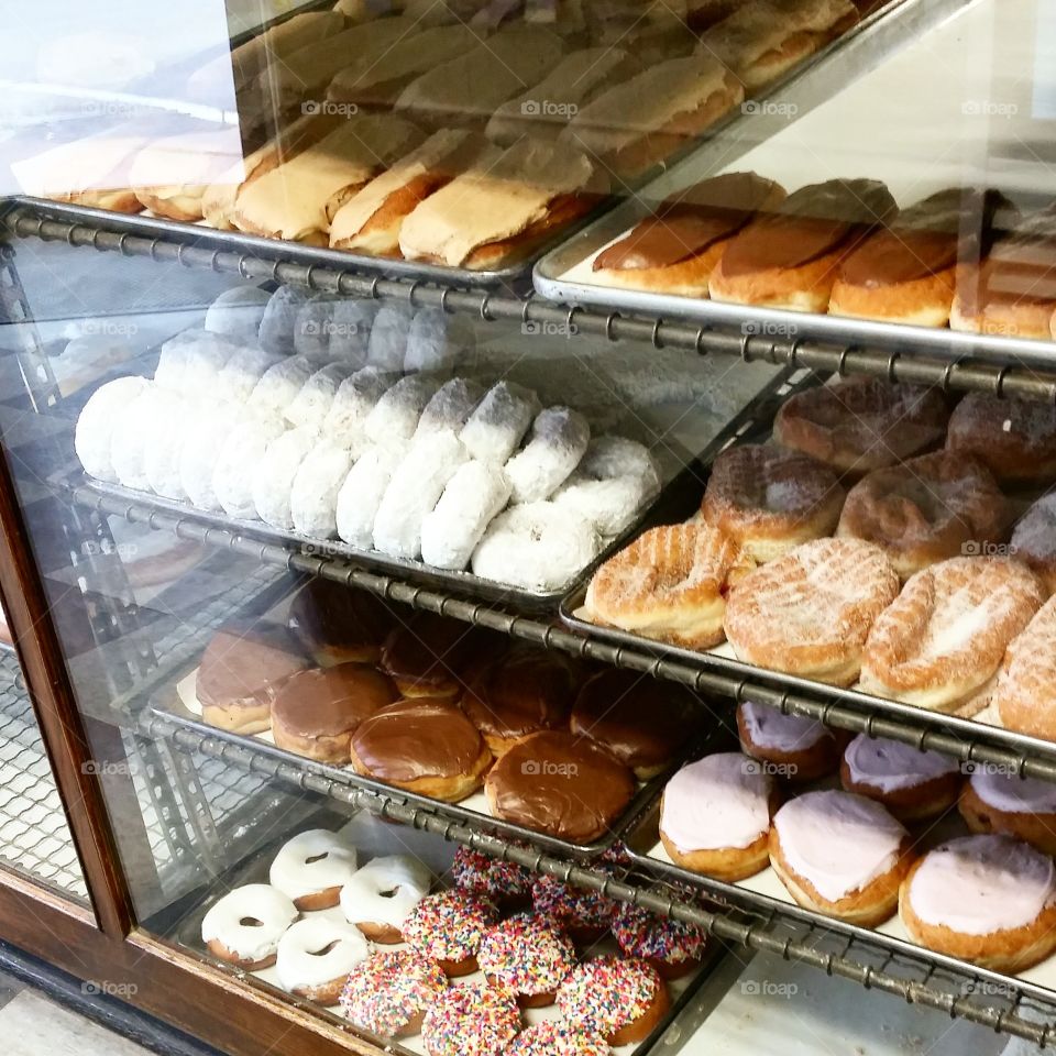 Donuts vs Doughnuts. Bloedow's Bakery