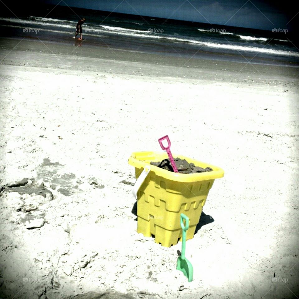 yellow sand pail