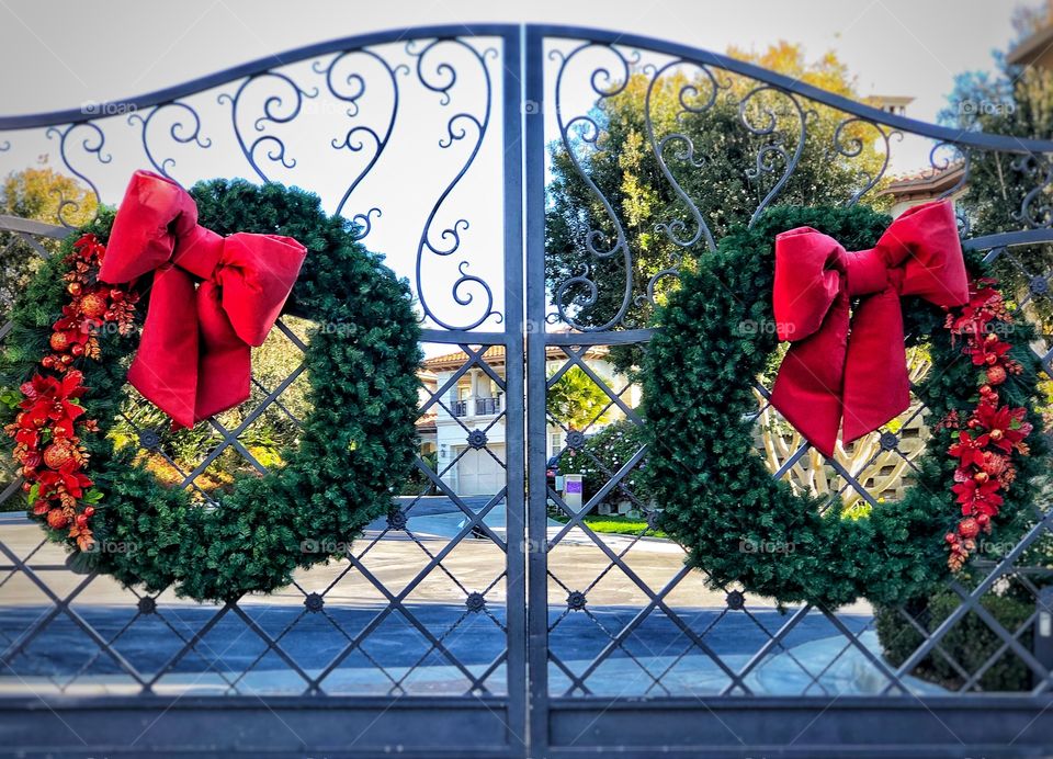 Foap Mission “Red”! Beautiful Holiday Wreaths!