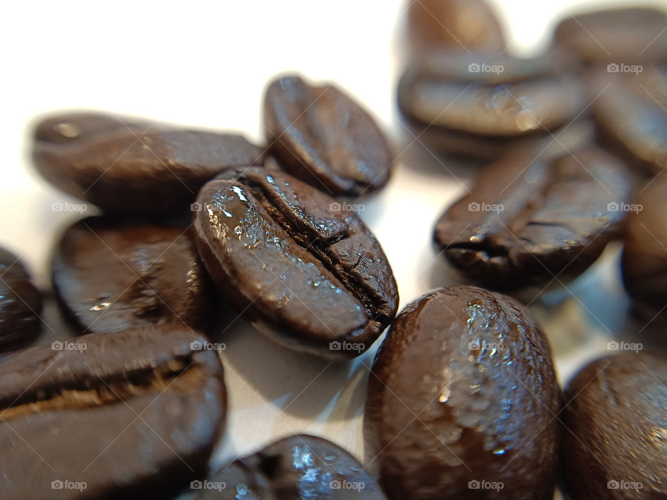 Roasted coffee beans