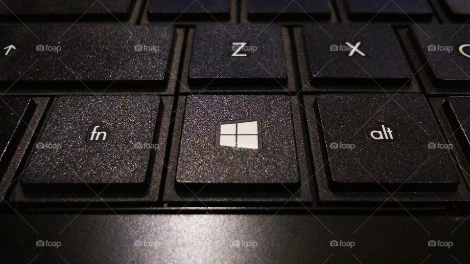 windows button or key of black laptop