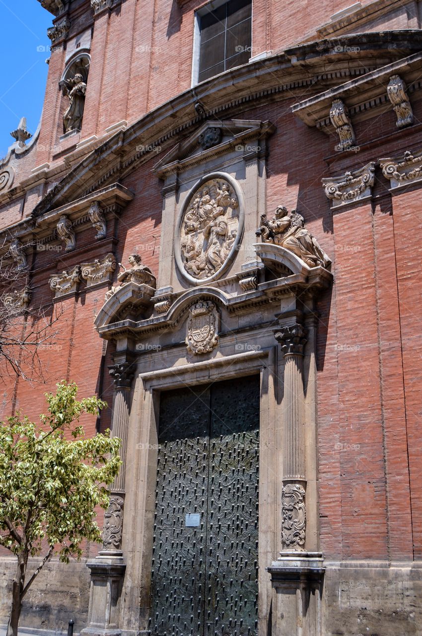Detalle Iglesia Santo Tomas. Detalle portada de la Iglesia de Santo Tomas y San Felipe Neri (Valencia - Spain)