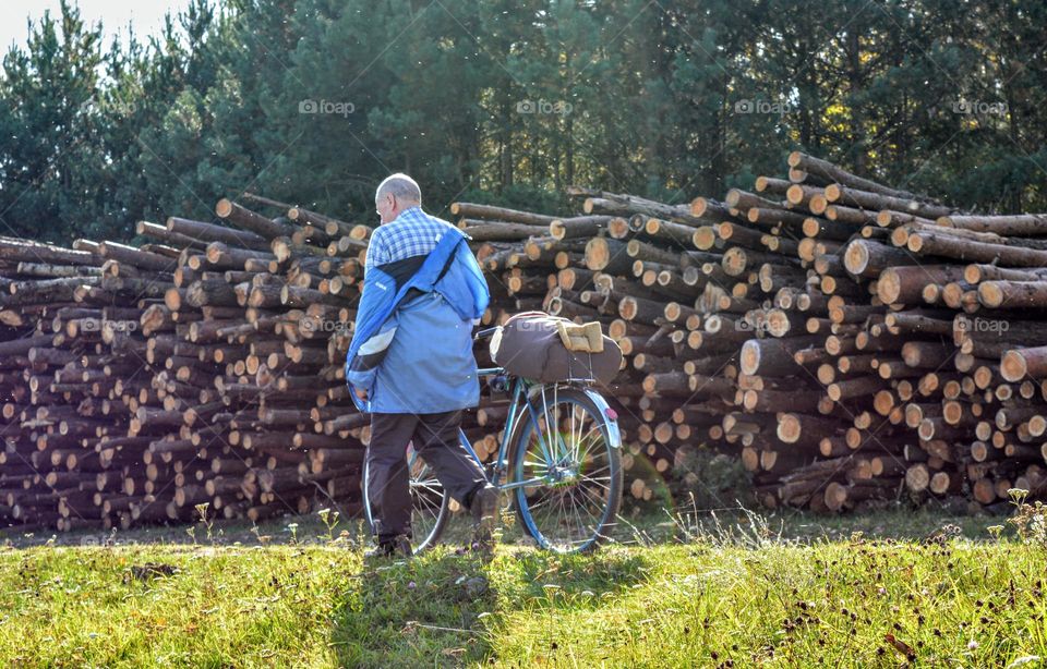 men with bike 🚲 lifestyle, outside