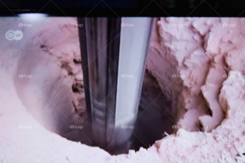 This large axle rod is very strong which is made of selected steel so that in soil drilling work that requires a large diameter it is not broken, broken and bent.