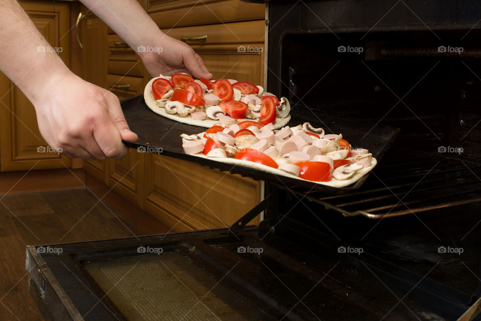 Cooking pizza