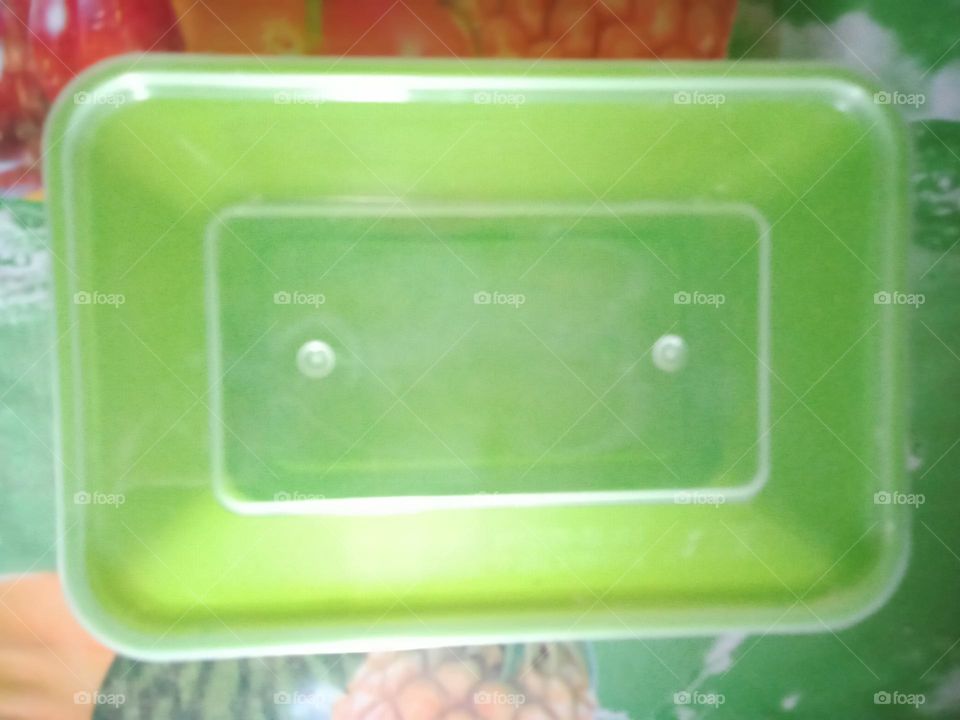 GREEN FOOD KEEPER IN RECTANGULAR SHAPE WITH TRANSPARENT COVER