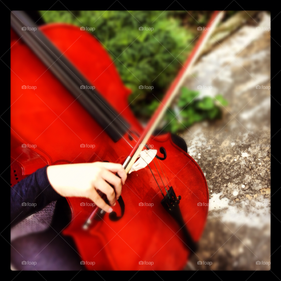 red music hand violin by chakali
