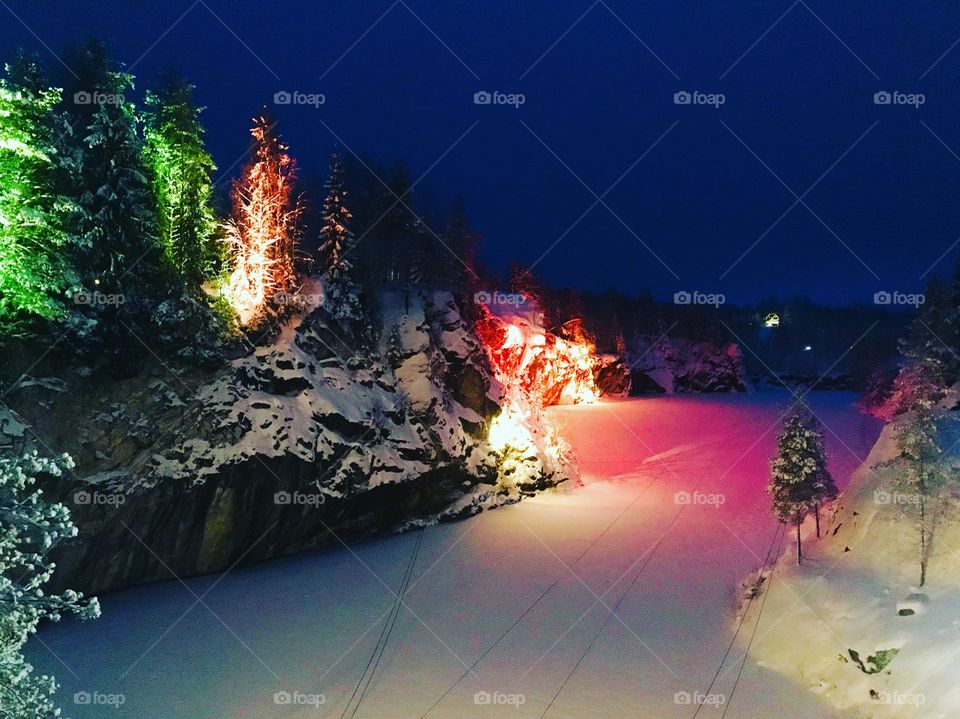 The marble canyon in the mountain park of Ruskeala looks very nice when they turn on the multicolored lights))