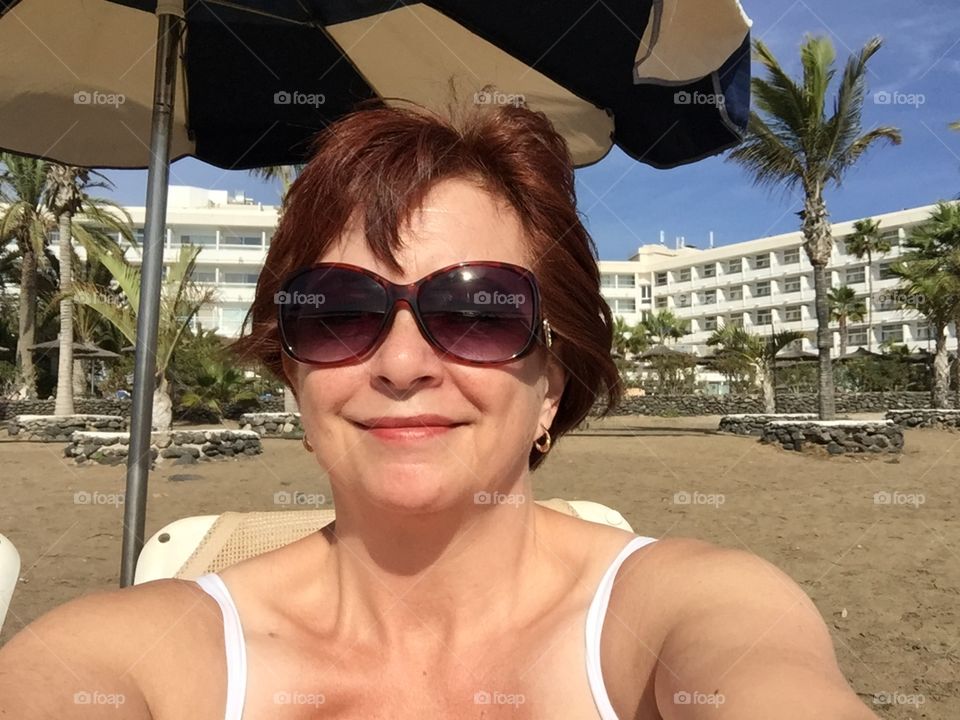 Woman in sunglasses on beach 