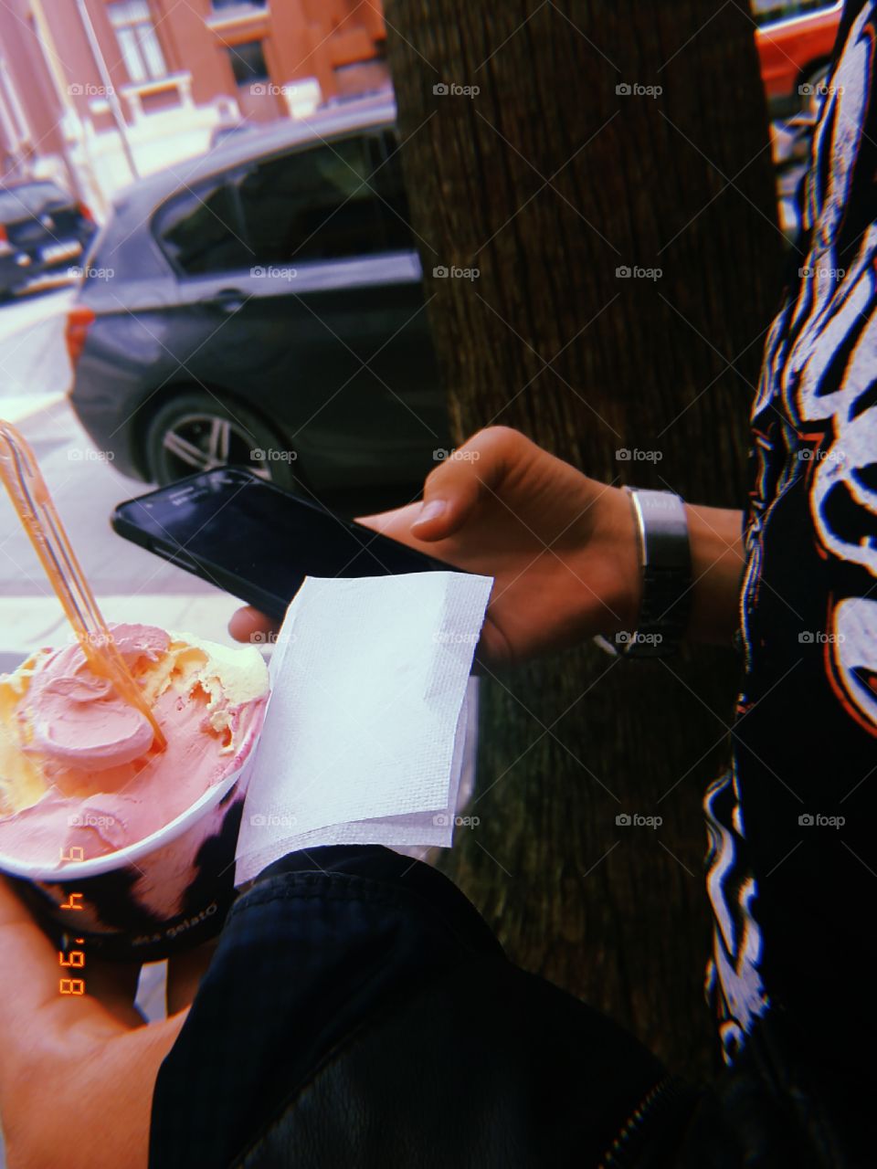 An ice cream in cold days is crazy 🤘