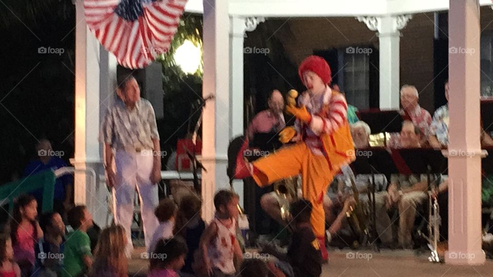 Ronald McDonald showing off his juggling skills at tge band concert