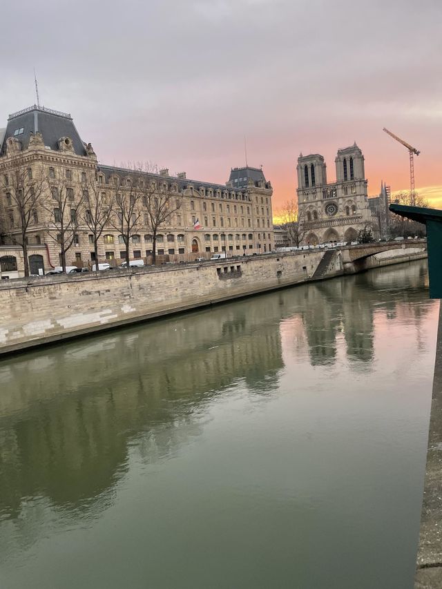 Notre Dame de Paris sunset 