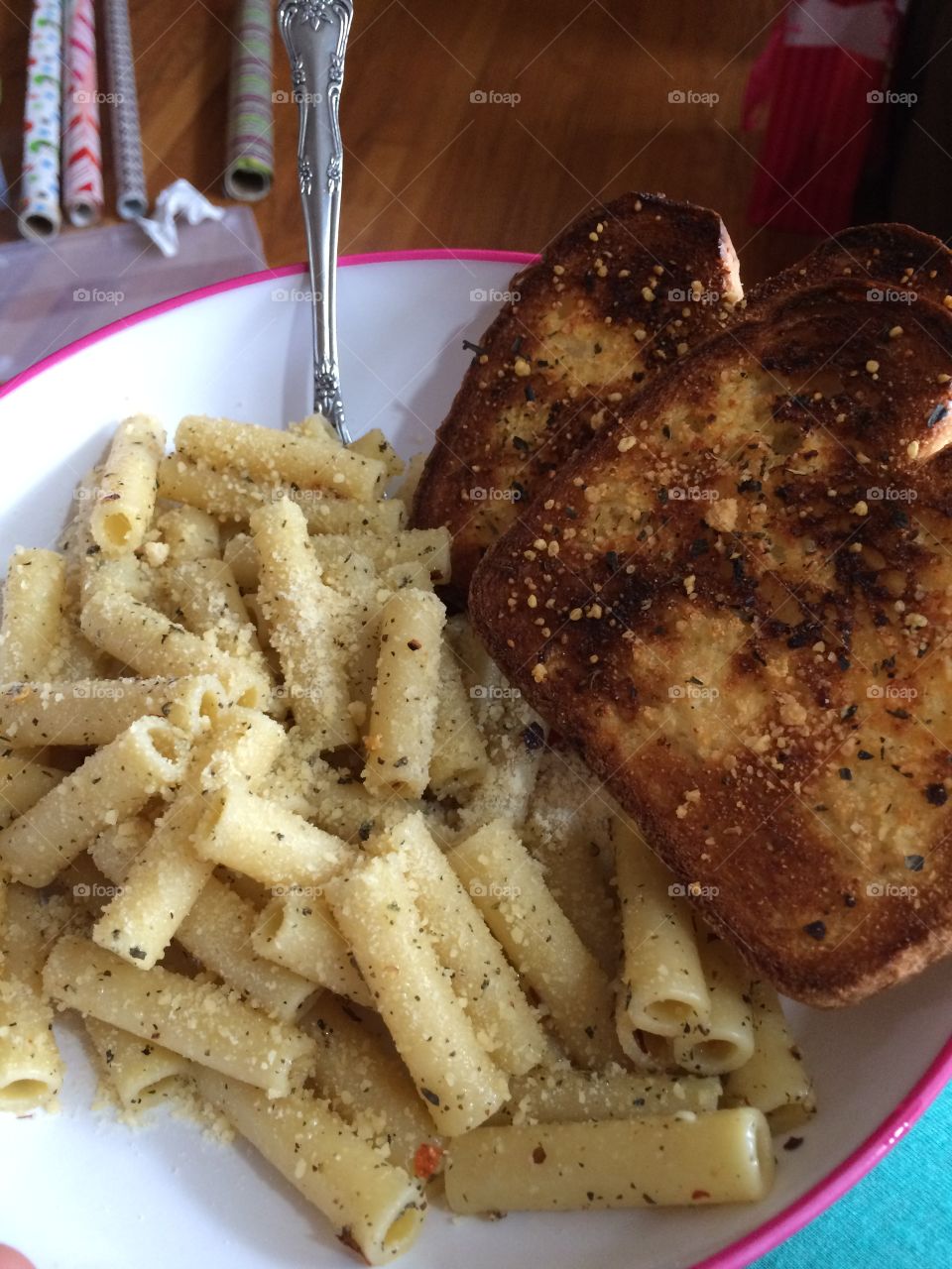 Pasta and garlic bread