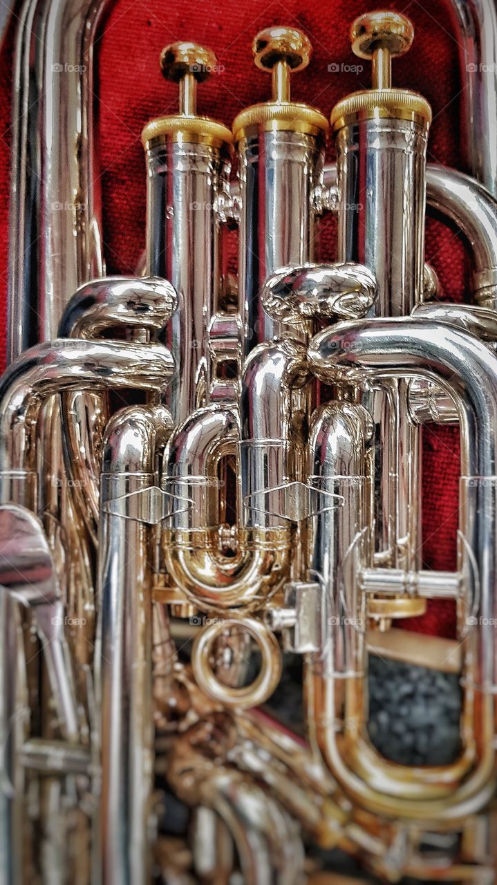 Shiny music pipes