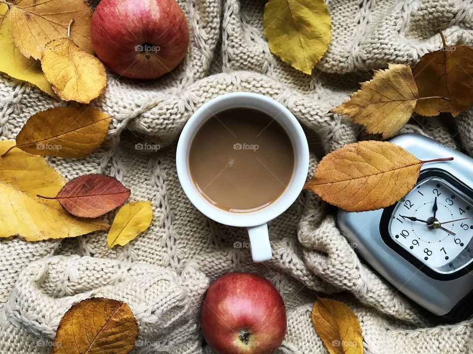 Autumn coffee drinking 