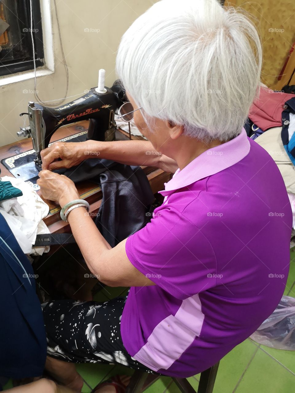 My grandmother use the old tailoring machine